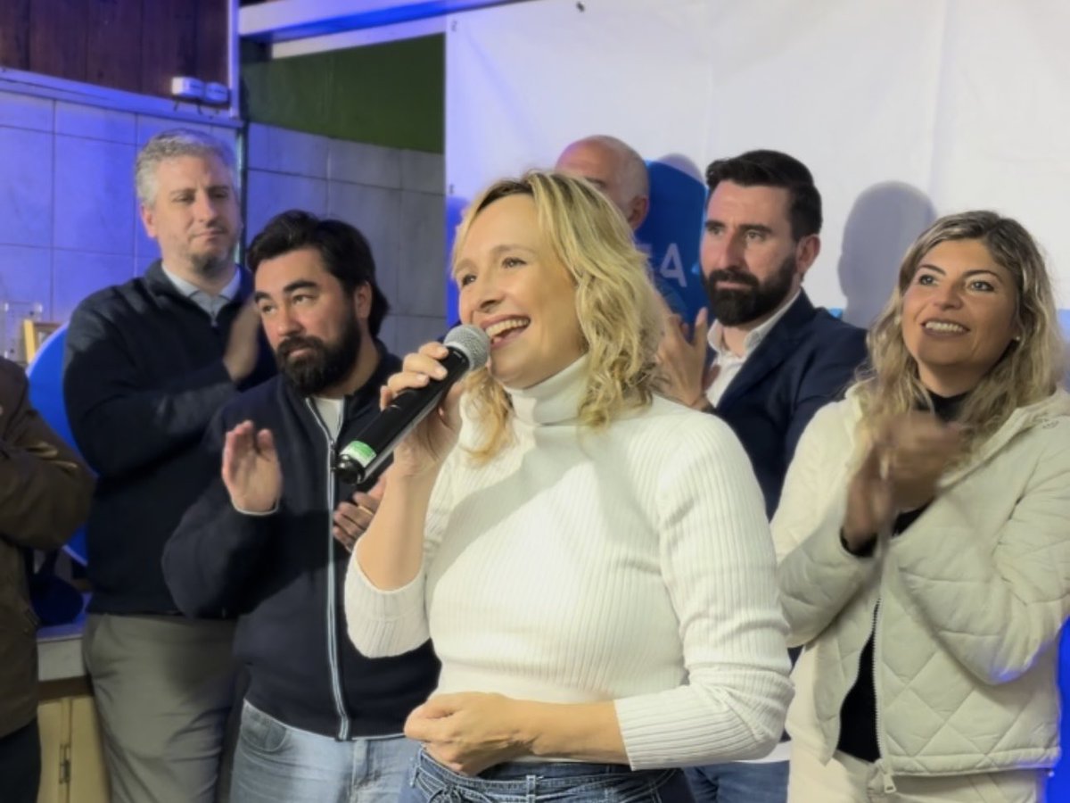 lista71's tweet photo. ¡Cerramos nuestra linda jornada en Colón!

Junto a @lauraraffo dimos por inaugurada una nueva sede ubicada en 📍 Cno. Casavalle 5390 💪 https://t.co/GH5vxNdkfL