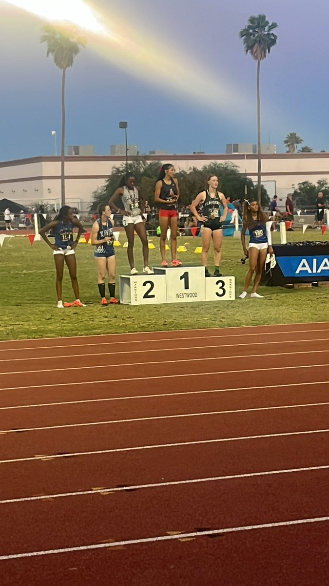 AIA State Track & Field Championships ‼️400m STATE CHAMPION‼️ 🥇 Saylor McMillon ⏰ 56.01 @LHSAthletics22 @LibertyLionsHS