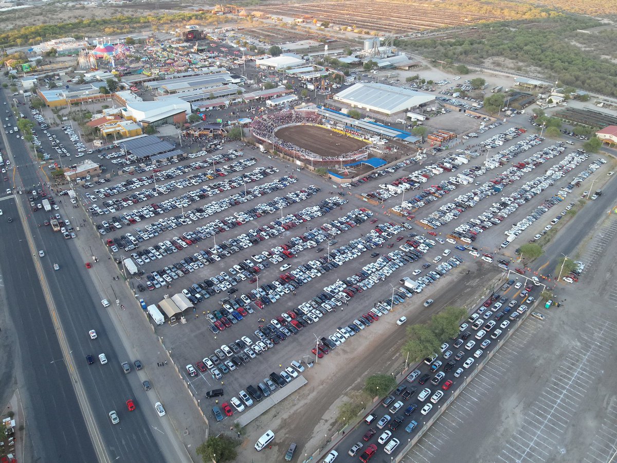 ⚠️ Aviso importante ⚠️ El departamento de Tránsito informa que los estacionamientos de ExpoGan están por llegar a su máxima capacidad, por lo que invitamos a la ciudadanía a utilizar el estacionamiento ubicado frente a Plaza Patio.