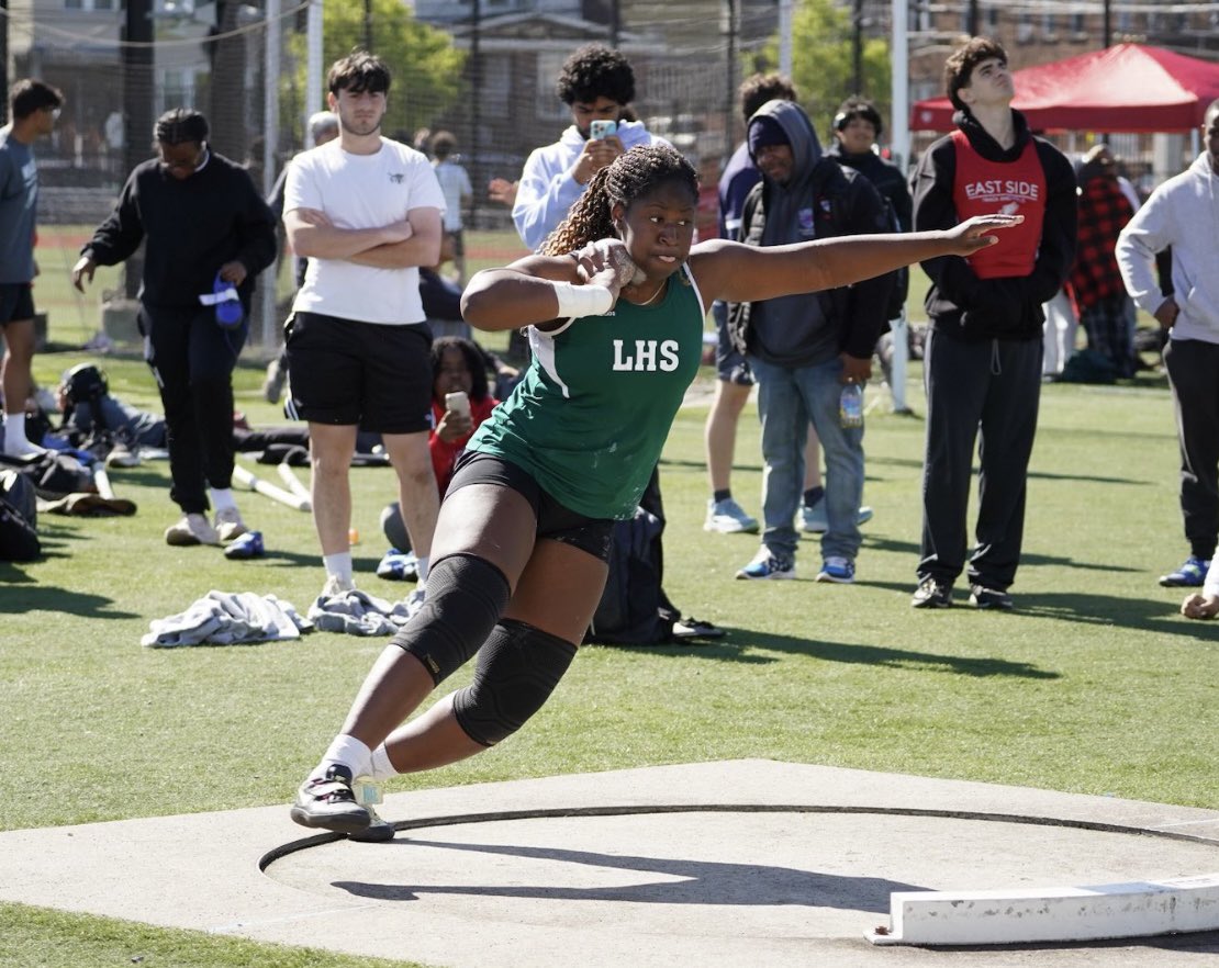 💣Get ur Jessica Oji bomb on!!💣 💥The junior at Livingston moved all the way up to No. 3 in NJ history in the shot put with an epic performance in the circle on Saturday💥 Read all about it here- nj.milesplit.com/articles/34789…