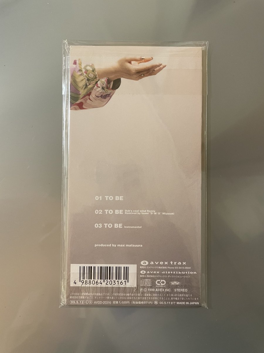 今日5月12日は浜崎あゆみちゃんの「TO BE」が発売されて25周年です。作詞：浜崎あゆみちゃん、作曲：D･A･I による作品です。あゆも出演した「桃の天然水」CMソングでございます。PVは万華鏡がテーマになっており、とても綺麗な仕上がりです。本作が8cmCD最後の作品になります。 #浜崎あゆみ #TOBE