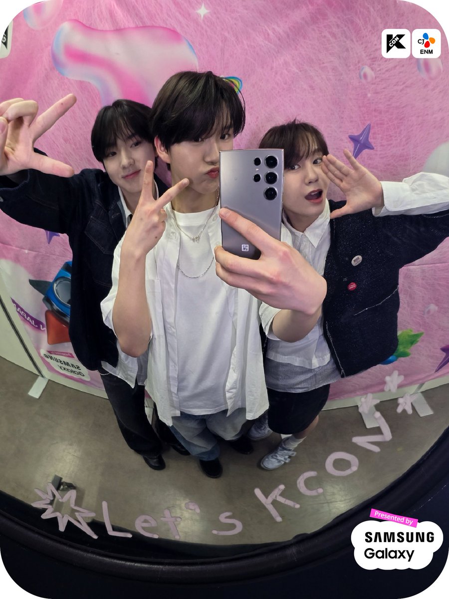 KCON_official's tweet image. [#KCONJAPAN2024]

📸 #NCTWISH MIRROR SELFIE 
📍 MAY 12 (SUN)

Too cute to handle 🤦‍♀️❤️
かわいすぎ🤦‍♀️❤️

🎈2024.05.10.-05.12
✨Let&apos;s #KCON!