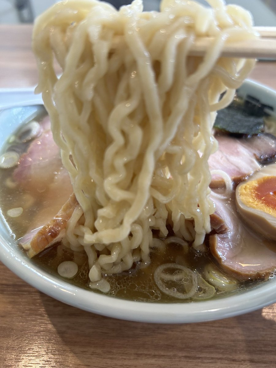 つくば / 自家製麺 飯村製作所 ▪️塩チャーシュー麺+半ライス 今年5/107杯メ〜ん？今日は飯村さんは外せませんでした💕😁 一通り食べたけど？コレが好きスギル✨👌塩の効き方と食べる度に存在感を増すモコモコ自家製麺が至福🕊️😇 大盛イケたな✨飯村麺🍜は別腹だわ🤣 何だか眠くなってきたよ💤🥱