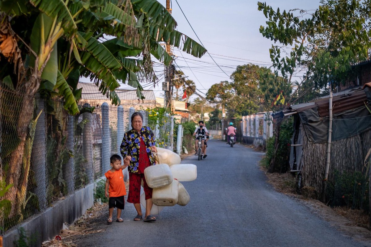 #MekongDelta Emergency – After months of severe drought and saltwater intrusion, 266,000 people continue to face clean water shortage in several provinces👉🏻 uni.cf/3wchoL4