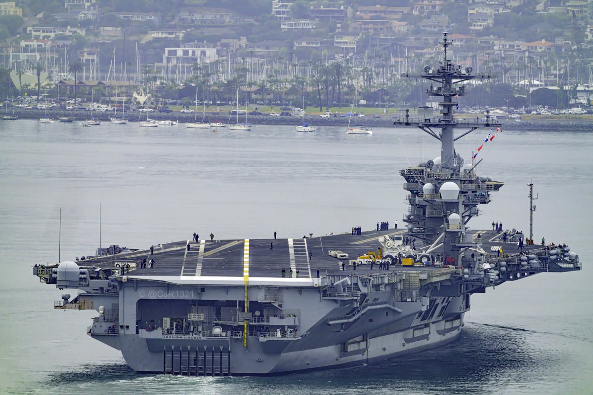 USS Abraham Lincoln (CVN 72) Nimitz-class aircraft carrier leaving San Diego - May 10, 2024 #ussabrahamlincoln #cvn72

SRC: TW-@cjr1321