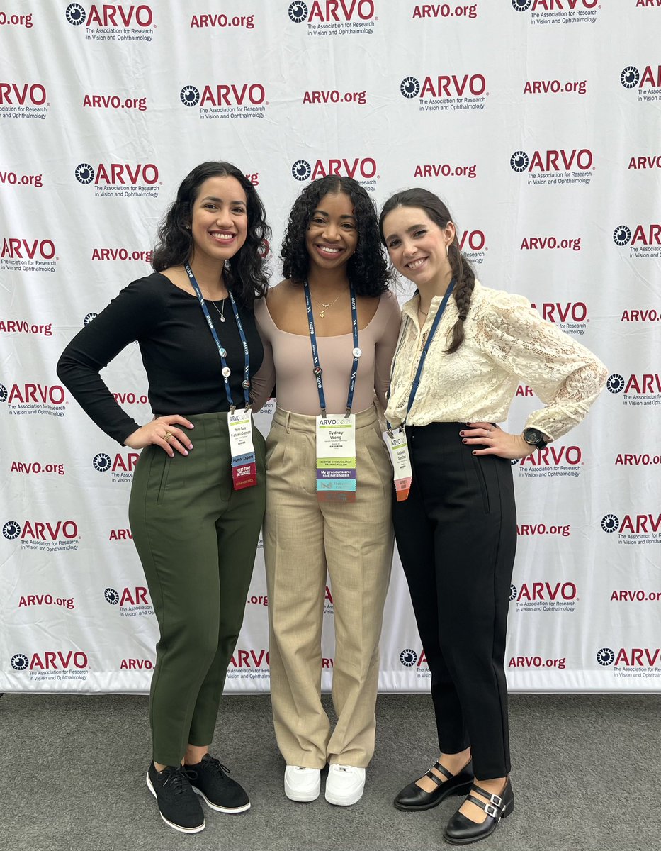 I had an amazing time at #ARVO2024 in Seattle! It was great to present some of my research, connect with the other #SciComm fellows, and hang out with my favorite @TheFeolaLab collaborators😁. Can’t wait for next year!👩🏽‍🔬👁️🔬