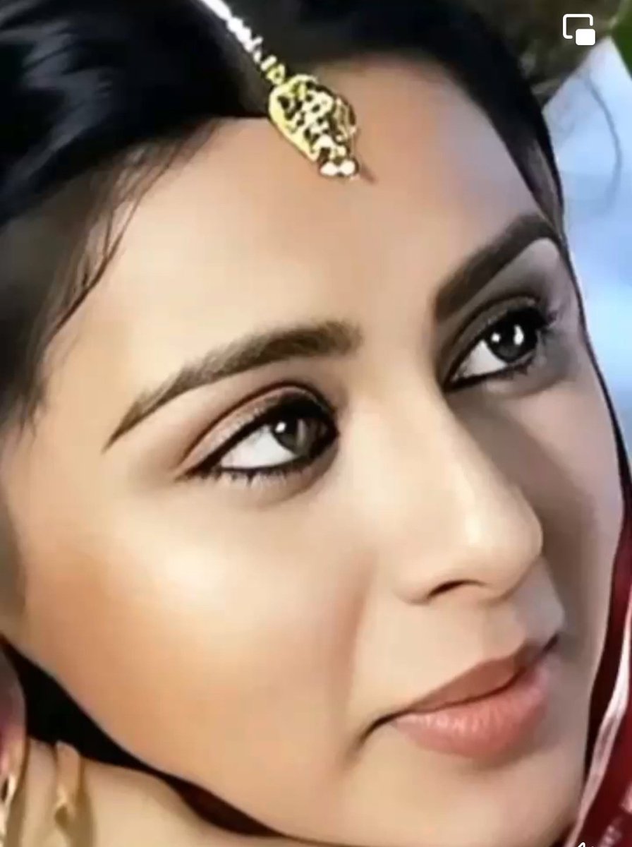 🕊️💛🕊️ The beauty of a woman must be seen from in her eyes, because that is the doorway to her heart, the place where love resides. Have a beautiful morning. 🌺🌺 #तलाशा