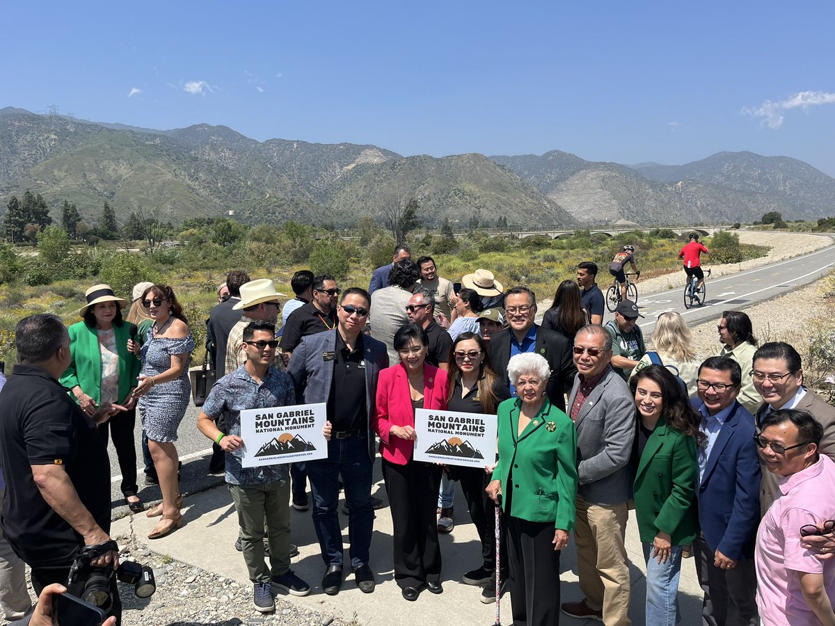 Because of our active community orgs- Wilderness Society, Nature for All, GreenLatinos & many more- & the leadership of @RepJudyChu @SenAlexPadilla @HildaSolis & others, we have the San Gabriel Mountains National Monument, and today was a beautiful day to celebrate its expansion!