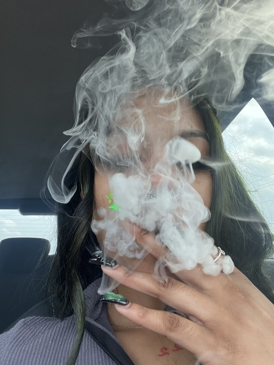 ziyahnicoleee's tweet image. Me anytime I start to get irritated: