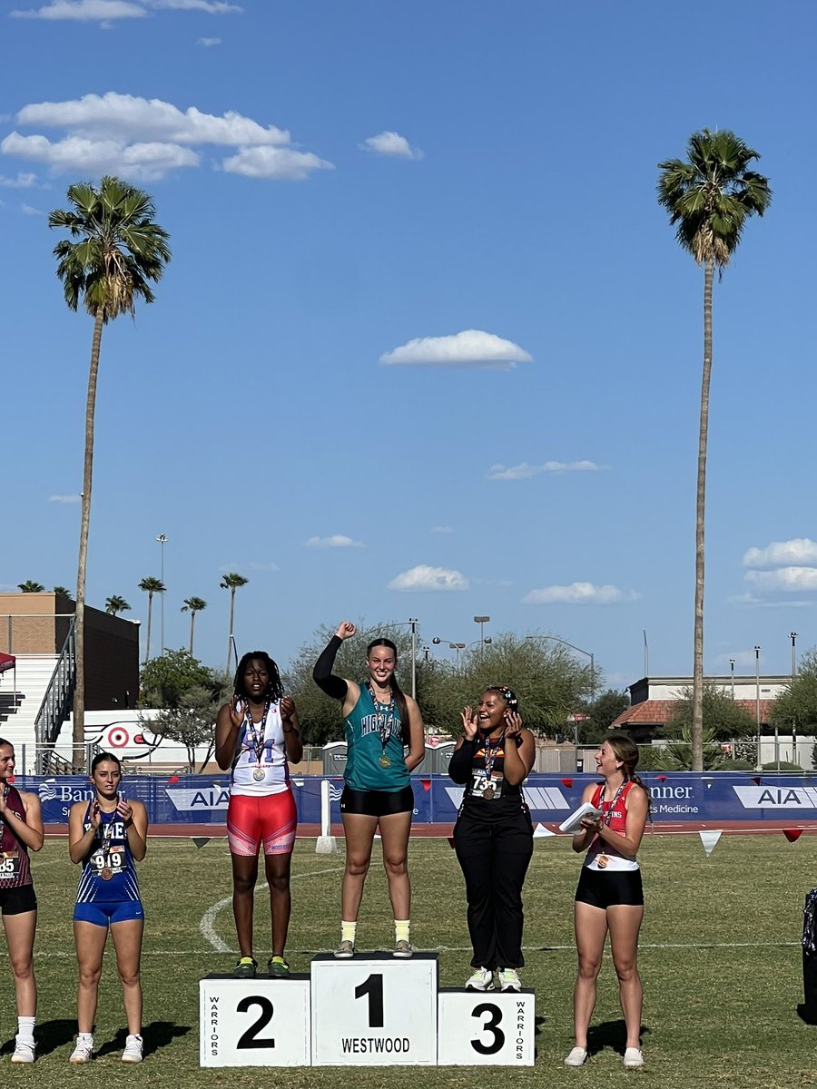 OPEN STATE CHAMP! Jea has worked so hard for this moment and she got it done today! So proud of her. First year thrower taking home the top spot in the state for javelin! @athletics_hawks @ZachAlvira @jacob_seliga @PeteKnow_ @KevinMcCabe987