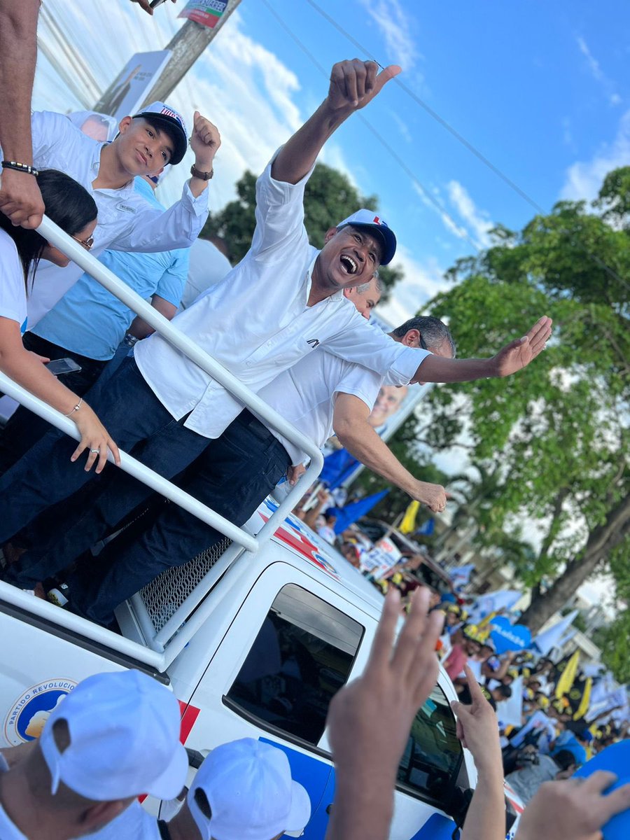 IngJuanTomas's tweet photo. Gracias Santiago por la gran manifestación de apoyo a nuestro presidente @luisabinader Lo vivido hoy es el reflejo de que #LoMejorEstáPorVenir. Santiago seguirá creciendo con la continuidad del cambio #ElCambioSigue @Crecemosrd @TeamIto presente @itobisono https://t.co/5MnSG0QHcz