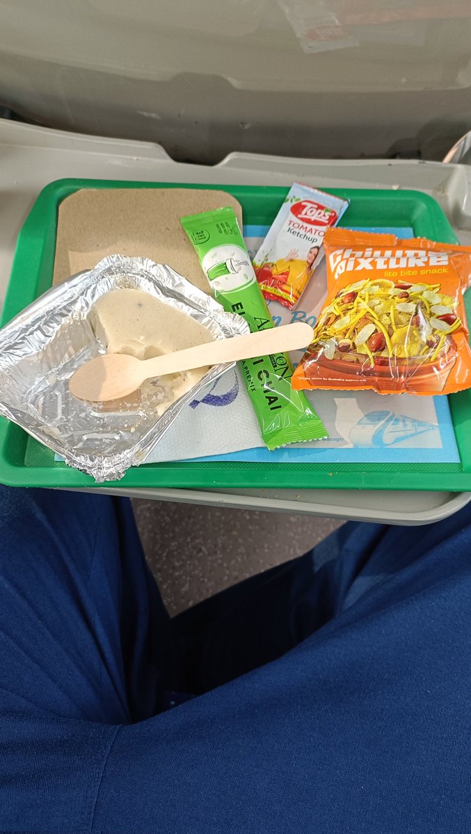Hello Narendra Modi, 

-The Nightmare continues for people traveling in high class Indian bullet Train versions #Vandebharat.

-Two different passenger complaints of Unhealthy/half cooked & limited choice for Breakfast.

People are forced to have such low quality food.
