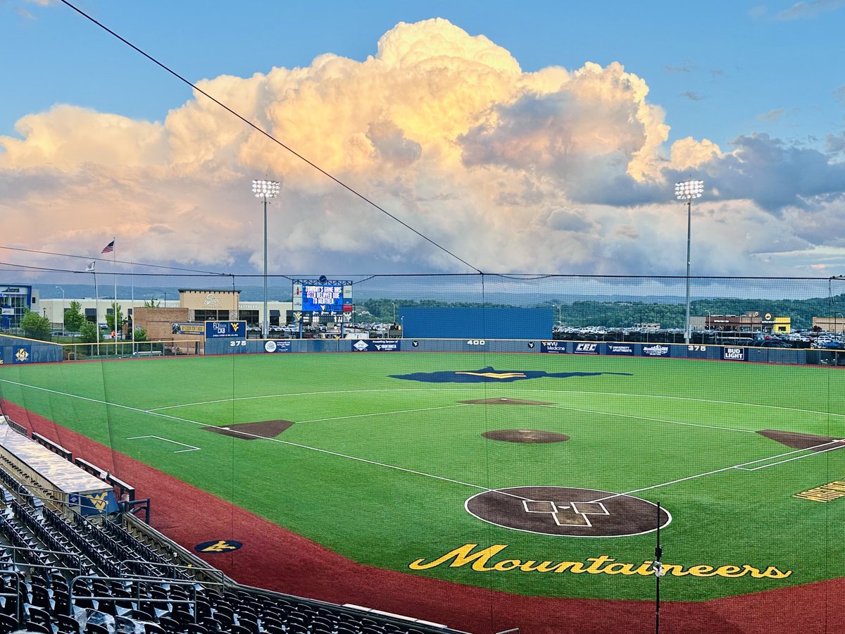 Rain delay, lightning, rainbows, baseball. Good guys win. #HailWV ⁦@emerrill⁩ ⁦@WVUBaseball⁩