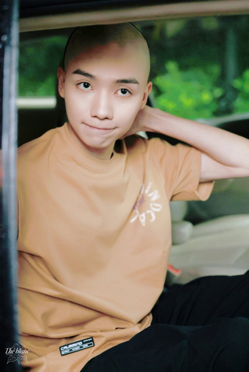 Googgigg7's tweet photo. คุณ TheBlanc สมเป็นโพหม่าม้า ไม่เคยทำให้ผิดหวัง ได้ภาพมุมเด็กน้อยต้าวฉวนตลอด เห็นแล้วอยากจะชงนม🍼🍼🍼😁

©️TheBlanc丨罗一舟 
#หลัวอีโจว #LuoYizhou #罗一舟 #大生意人 https://t.co/OeE6PzIkQ7