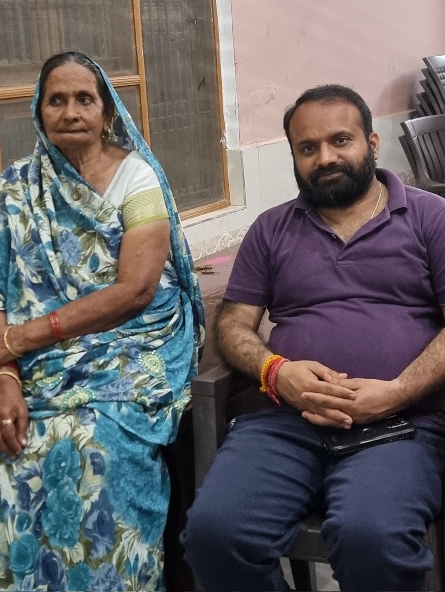 cmbjpup's tweet photo. माता के समान कोई छाया नहीं, कोई आश्रय नहीं, कोई सुरक्षा नहीं। माता के समान, इस दुनिया में कोई जीवनदाता नहीं।

मातृ दिवस की हार्दिक शुभकामनाएं।
#मातृ_दिवस
 #HappyMothersDay https://t.co/5oc6PBI3gl