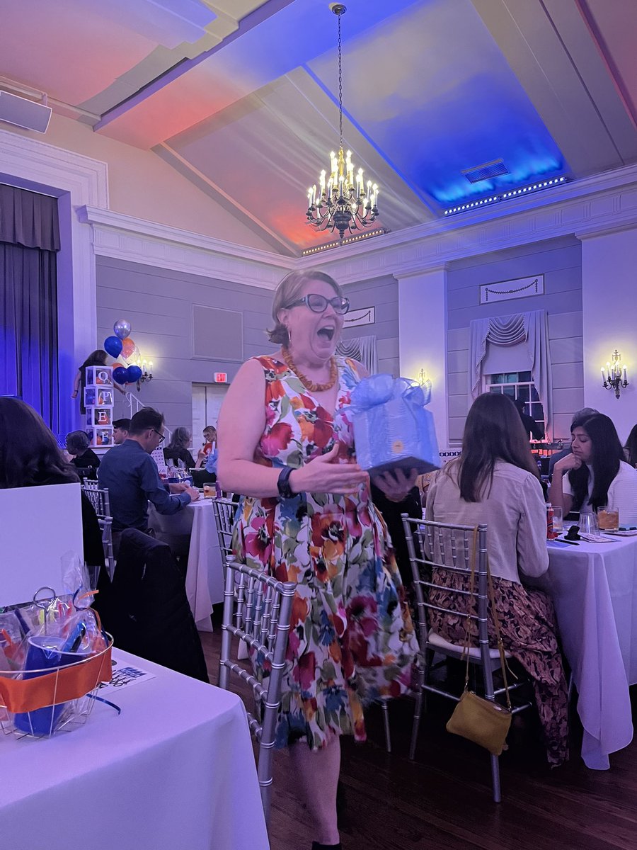 Thank you <a href="/OPEduFoundation/">OP Ed Foundation</a> Bingo Bash Staszak Educator of the Year. It was a beautiful evening. And I won a round of BINGO <a href="/OakPark97/">Oak Park District 97</a> #holmeshawks
I am grateful and proud.