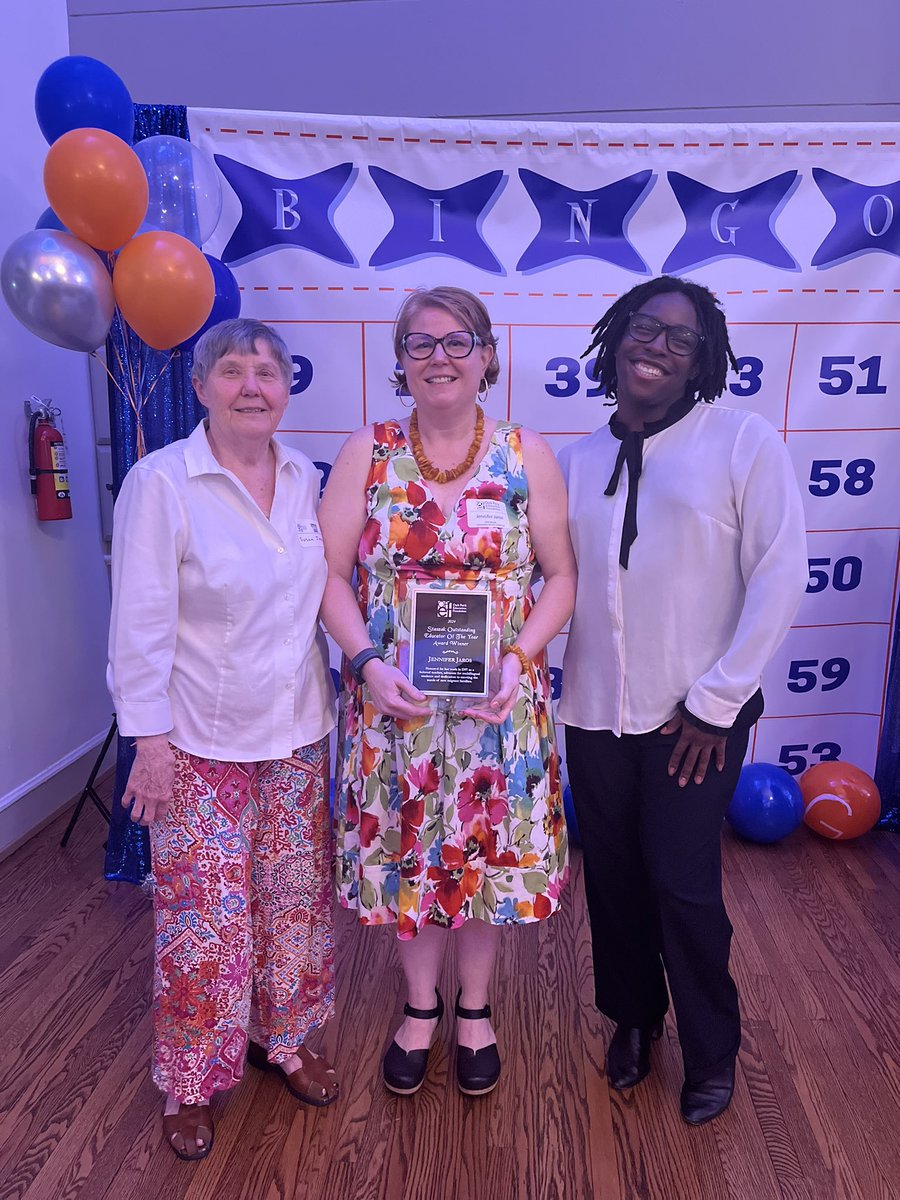 JarosEsl's tweet image. Thank you @OPEduFoundation Bingo Bash Staszak Educator of the Year. It was a beautiful evening. And I won a round of BINGO @OakPark97 #holmeshawks
I am grateful and proud.