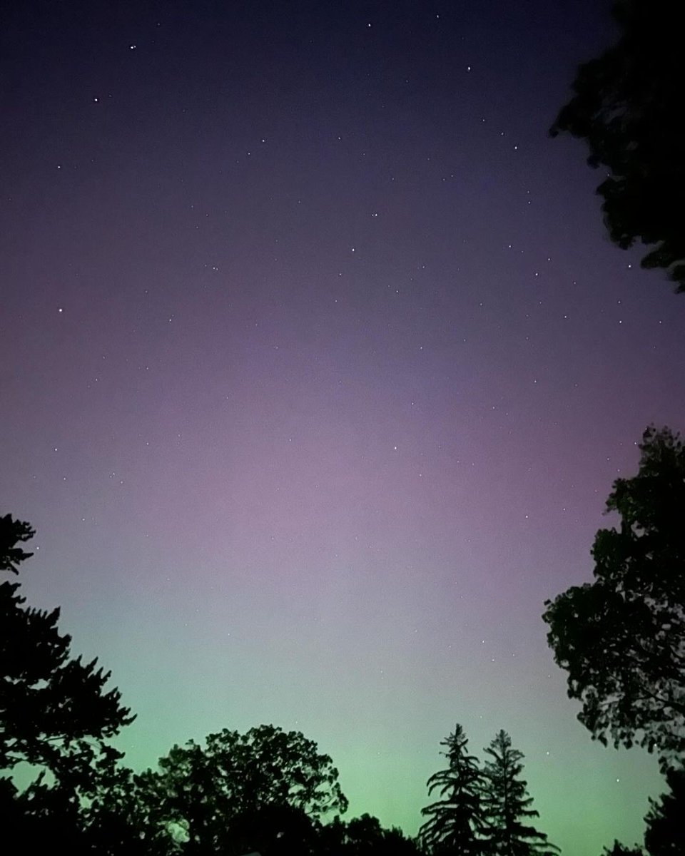 And sometimes we pause to watch the universe in awe…. Northern lights in New York 🌌 #aurora