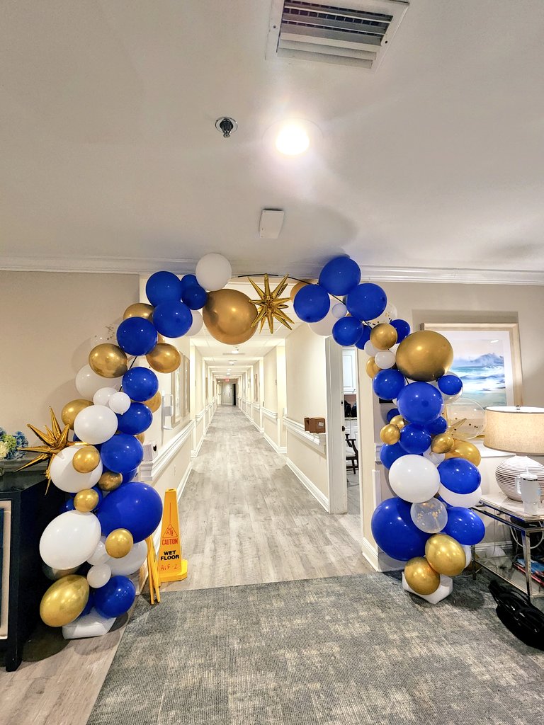 sherylje's tweet image. Nurses appreciation week 💐🎈

#atwork
#timetogohome
#16hoursshift