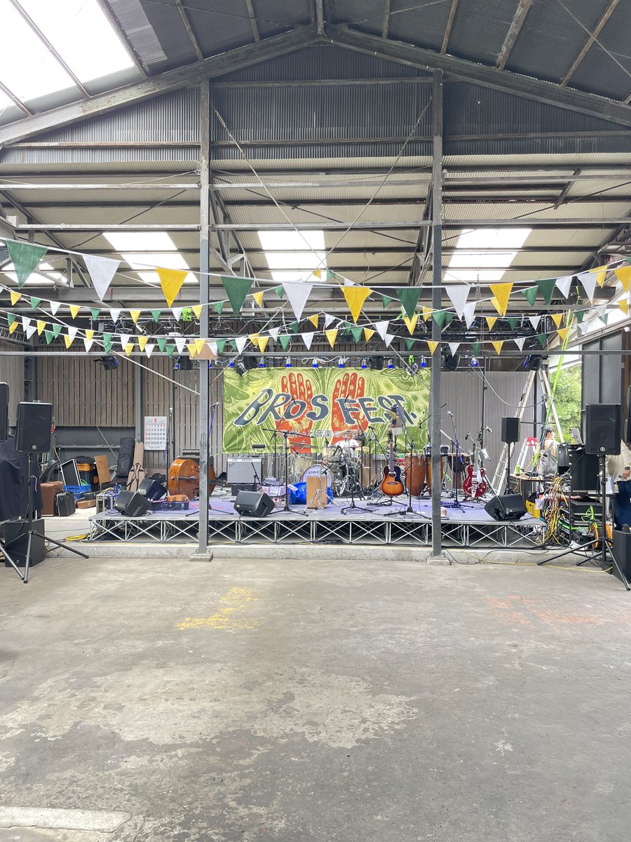 hs19620321's tweet photo. って?事で富士宮市MStech着地。此れより此処で「BROS FEST.〜出会いと音楽のおまつり」
#BROSFEST
#ギターパンダ
#スクナシ
#MStech https://t.co/89HOxBz9Fn