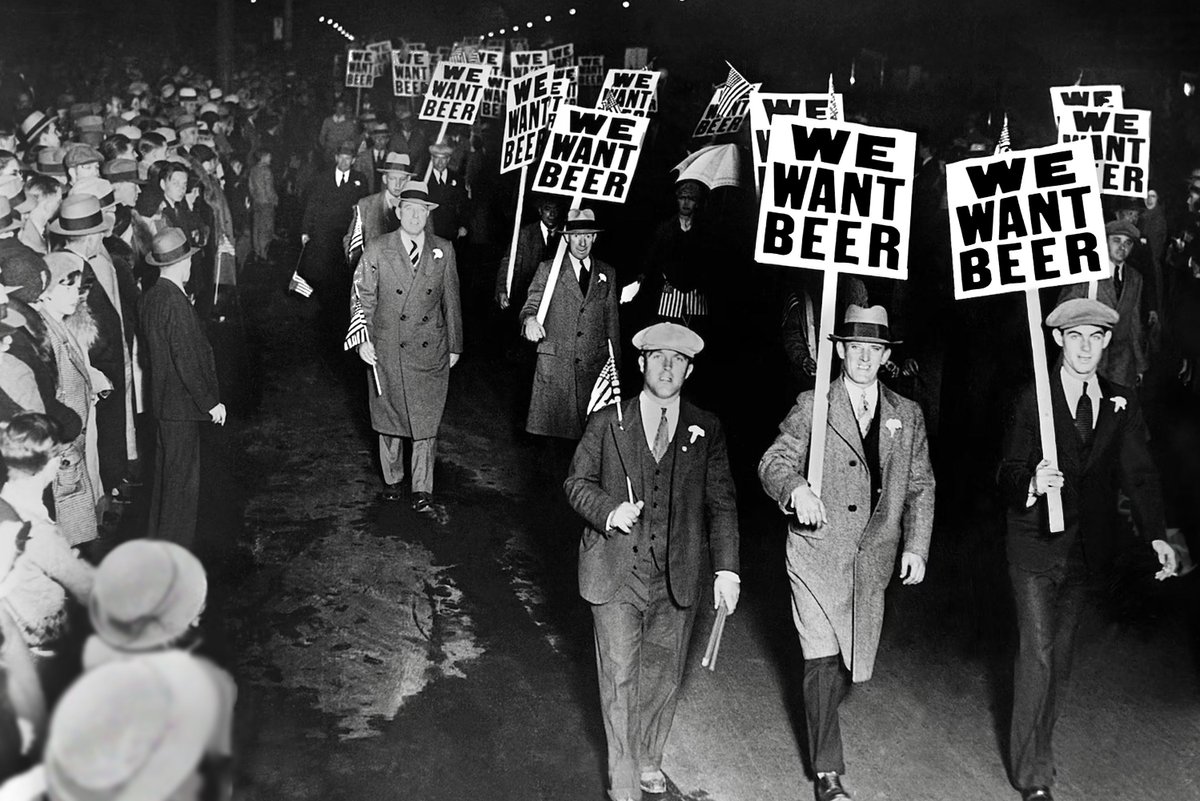 RareHPhotos's tweet photo. Demonstration against Prohibition. Chicago, 1920s https://t.co/BmhMaSIf0a