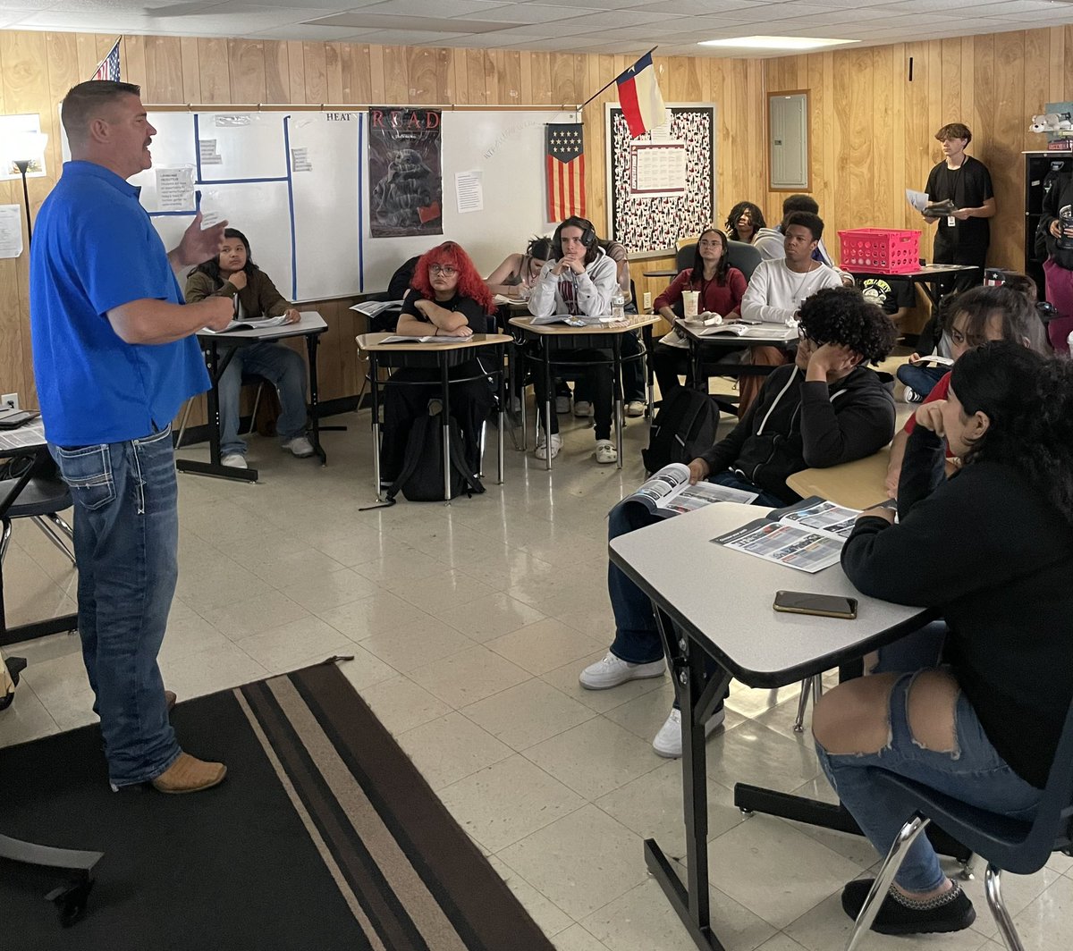KAdams_Vistas's tweet image. Mr. James Green from Universal Technical Institute visited with our @VistasHSProgram students to discuss post secondary options in trade programs. 👨🏼‍🎓👩🏽‍🎓🎓#possibilitiesareendless #promise2purpose #thefutureisyours
@KleinISD @UTITweet