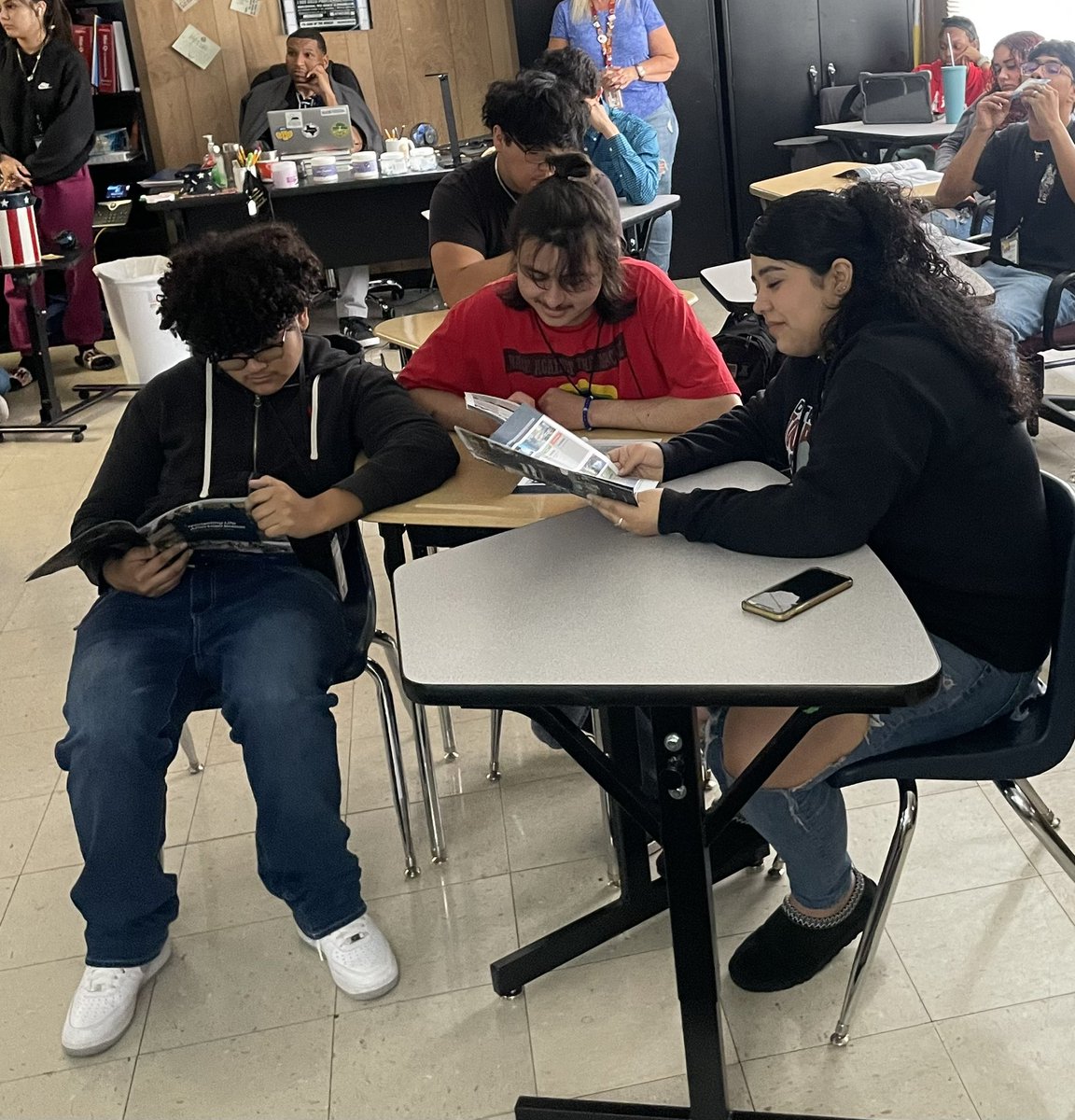 KAdams_Vistas's tweet image. Mr. James Green from Universal Technical Institute visited with our @VistasHSProgram students to discuss post secondary options in trade programs. 👨🏼‍🎓👩🏽‍🎓🎓#possibilitiesareendless #promise2purpose #thefutureisyours
@KleinISD @UTITweet