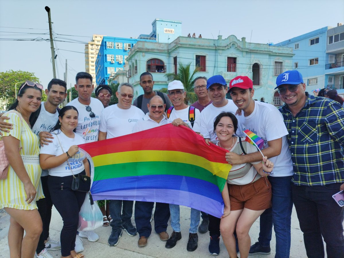 Jornada de lucha contra la homofobia y la transfobia en 3ra y Paseo. En #LaHabanaDeTodos y en toda #Cuba se respetan los derechos de los seres humanos.
#EstaEsLaRevolución que no discrimina. La UJC presente en las causas justas 
#LaHabanaViveEnMí
#CubaEsAmor