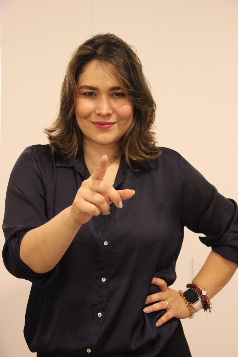 nelsonhgt's tweet photo. Con ustedes la mejor presentadora de la televisión nacional e internacional: @aleruizduran, y no lo pienso discutir con nadie... #EnElExternado @FAEexternado @UExternado 🔝 😎 https://t.co/MSNn0oSImQ