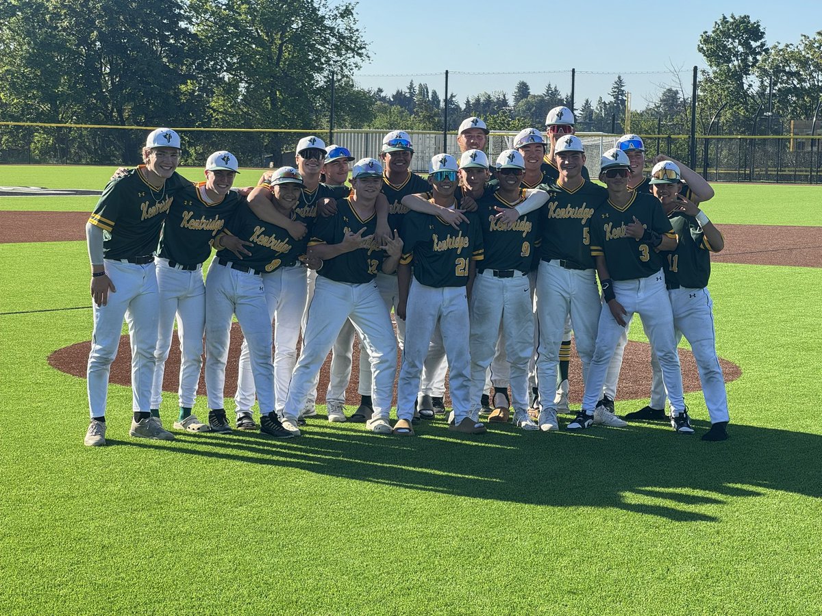 austin_nelson24's tweet photo. We did it boys, we’re going to state!!!!
@teeganob13 @AkoniNazarino @134_sugi @RDelFierro12 @owenfinlayson @MattiasLopez926 @KRChargersBB https://t.co/hP9iZcjalk