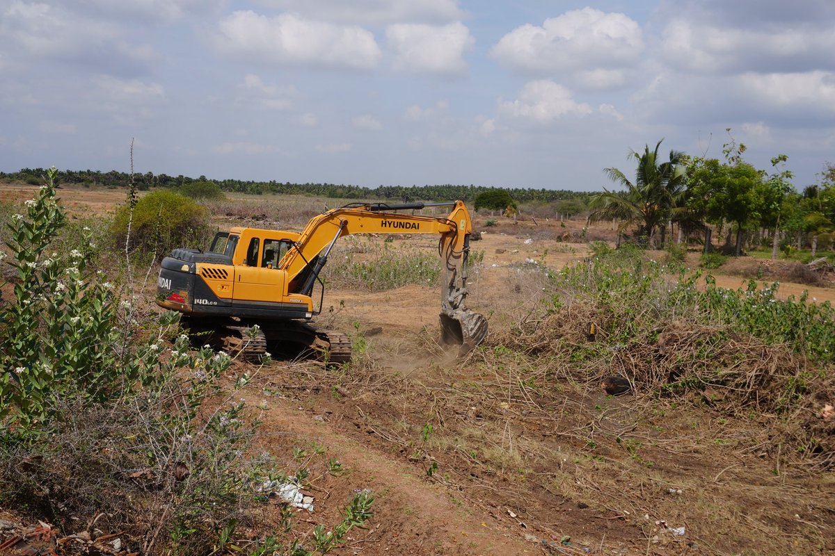 Our 192nd Waterbody restoration project💫

Koattai kulam, in Nadiyam Panchayat ,Peravurani Taluk, Thanjavur district restoration work  has begun. 

Decades ago, the people of Nadiyam, Oodaiyakkaadu, Velimadam once relied heavily on this lake for their water needs. The lake's