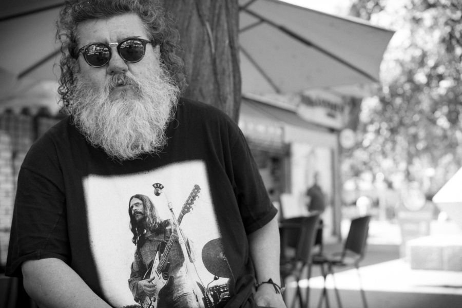 Lamentamos informar la muerte de Claudio “pájaro” Araya, músico instrumentista esencial de la escena de la fusión (Huara, Bloque Depresivo entre otros) Claudio Araya, el músico que simbolizó la relación entre las raíces del folclor andino y su influencia y fusión en la música