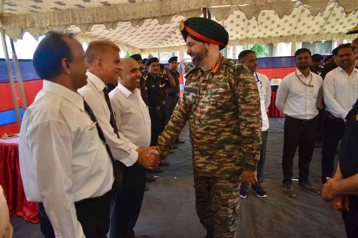 Lt Gen Pawan Chadha, GOC MG&G Area, visited HQ Dakshin Maharashtra & Goa Sub Area & its establishments in #Pune, #Khadki, and Dehu Road. He was briefed on Operational Logistics preparedness & commended the efforts of all ranks, urging them to maintain professional excellence.