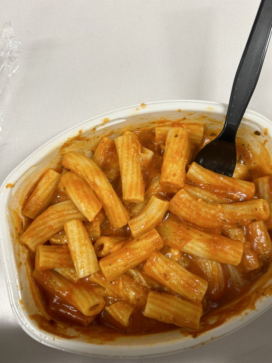would be so yum if it had seasoning on it 5/10 lean protein microwave rigatoni #santameals