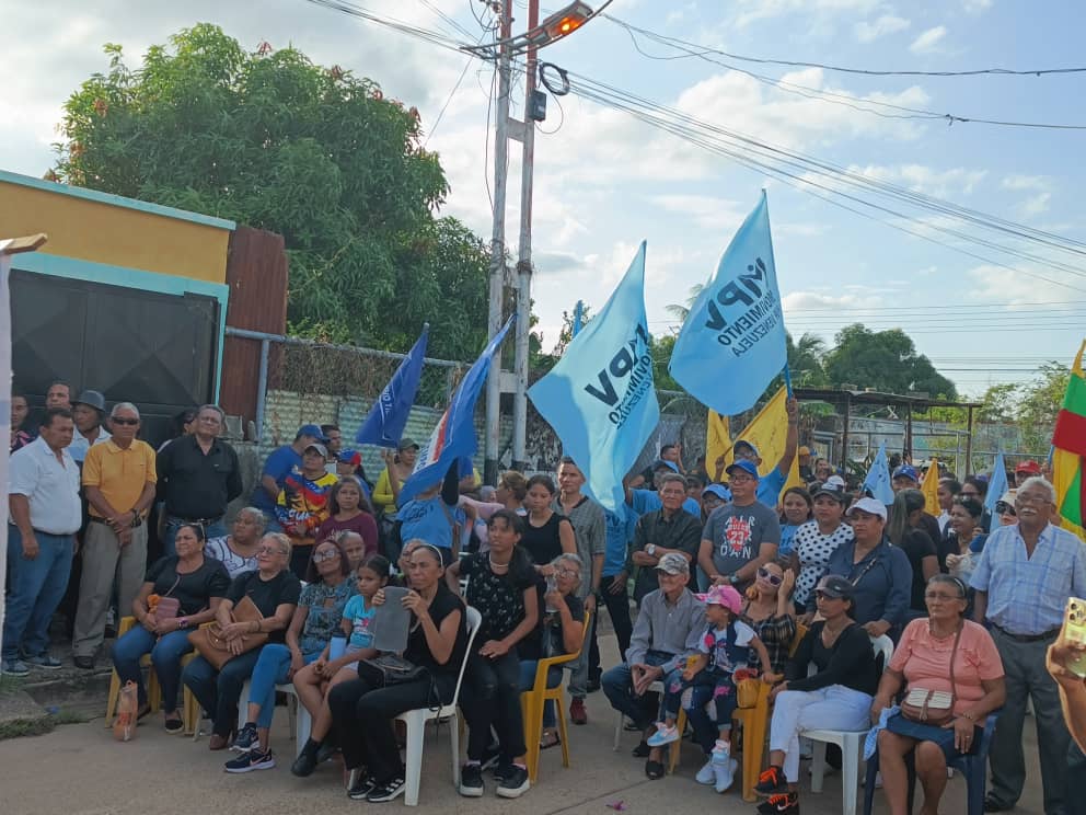 Junto a la Plataforma Unitaria; se realizó Asamblea en el Barrio José W.Rodriguez II,Pq.San Fernando.Por nuestro futuro y el de todos los Apuremos,el mensaje es claro: #TodoElMundoConEdmundo con UNIDAD y VOTO este #28Julio @EdmundoGU Presidente. @Pr1meroJusticia @ActivismoPJ