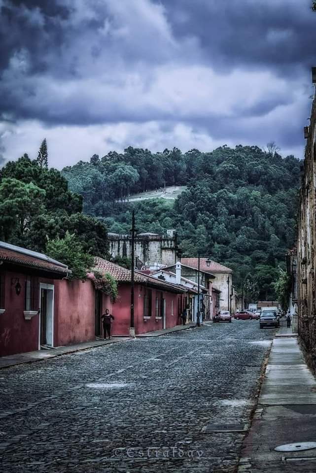 #Guatemala 💙🇬🇹❤
Calles de La bella Ciudad Colonial Antigua Guatemala 🇬🇹

📸: TaTo Estralday