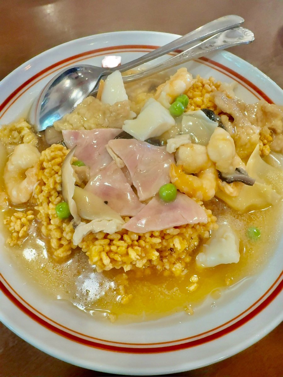 今日のランチ

麻婆豆腐、魚香蝦仁、蒜苗肉絲、什錦鍋粑

ごちそうさまでした😋

#ランチ
#四川料理