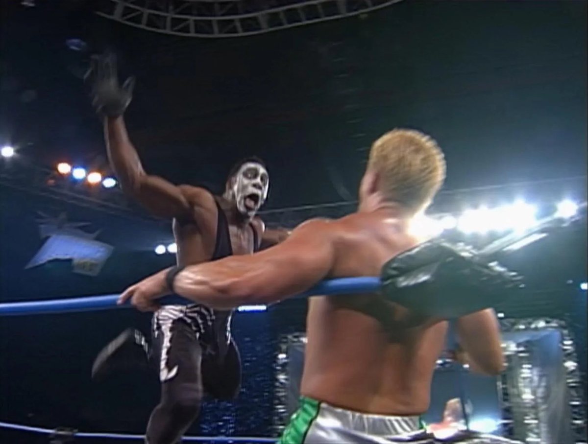 @TonyPizzaGuy Booker T dressed as Sting?!? 😂😂