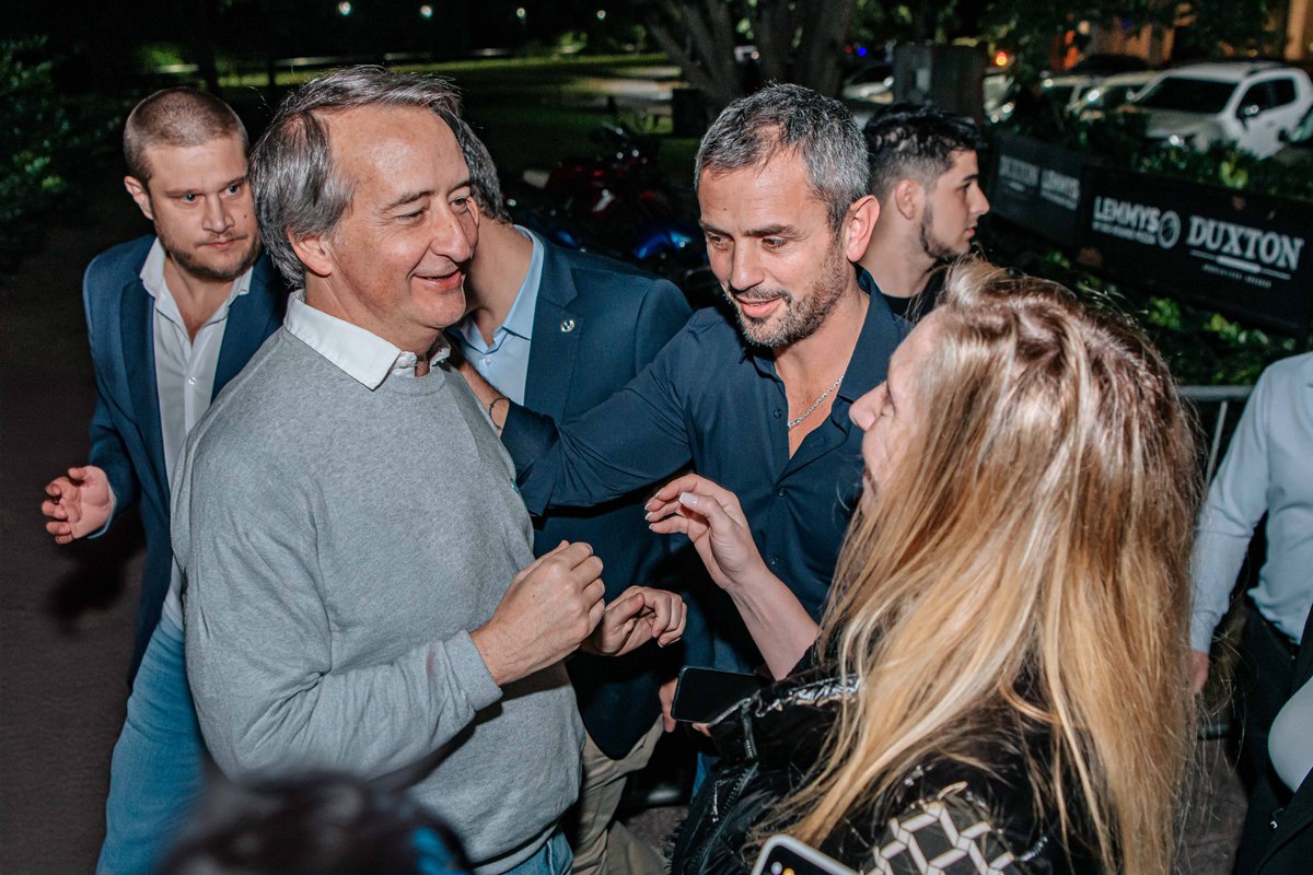 Gran lanzamiento de La Libertad Avanza en Santa Fe con el Jefe @KarinaMilei y @MenemMartin! Un gran logro de @romidiezok y todo su equipo para seguir creciendo en Santa Fe! Tiembla la casta!!