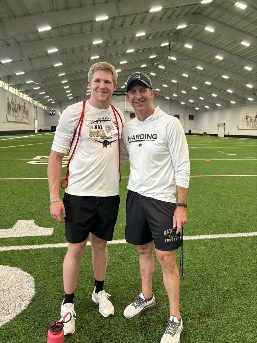 ParkerTodd_15's tweet photo. After great conversations with @mattymidd3 and an amazing day at camp, I am very blessed to announce that I have received my first offer from @Harding_FB 
#HUBisons #HonorGod https://t.co/zXP5K6NxP4
