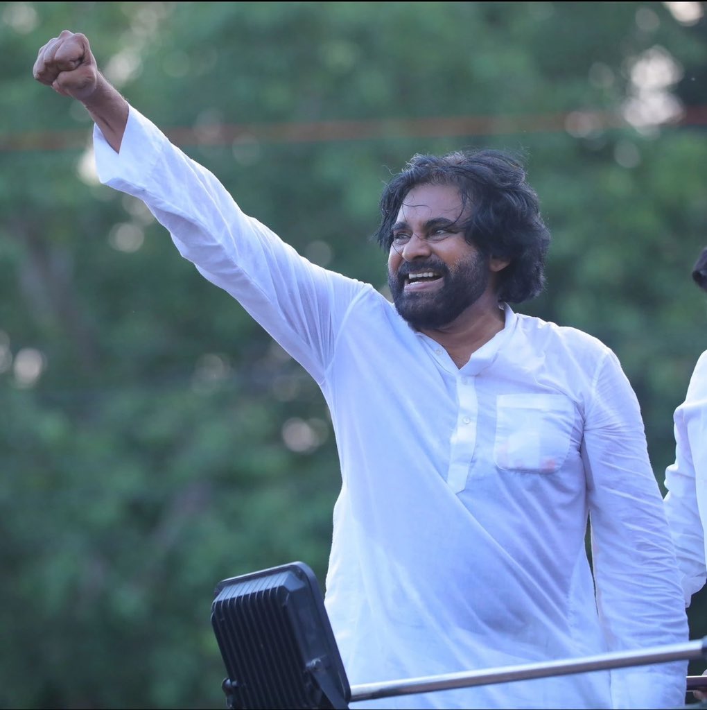 sushkonidela's tweet image. His fight is genuine 
His empathy is unadulterated 
His passion is as pure as fire
His heart is only for the people 
He stands true for the cause 
He is true to Himself 
And tomorrow may truth and only this truth prevail ✊🏼
#JaiJanasena @JanaSenaParty @PawanKalyan