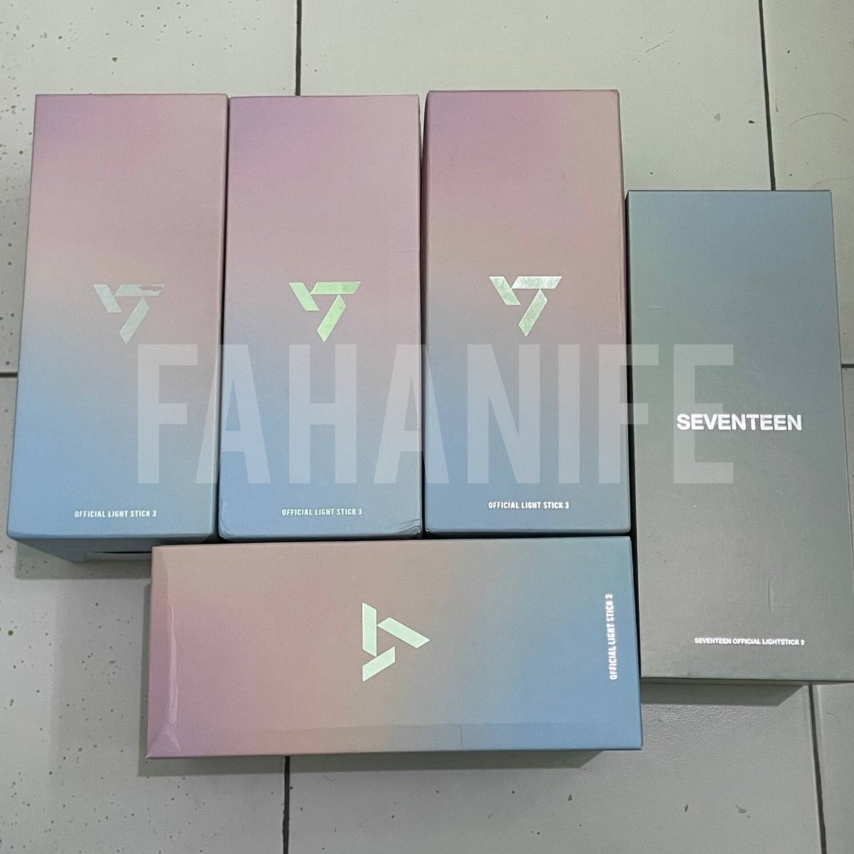 fahanife's tweet photo. WTS || Want to sell
Caratbong ver 2, 3 700k

Unsealed
Inc all (pack+admin shopee) 
Dom solo

Info lebih lanjut dm aja ya😭 
T.  svt lightstick carbong carat ls ready ina vitri https://t.co/L4Bqnh2Rdt
