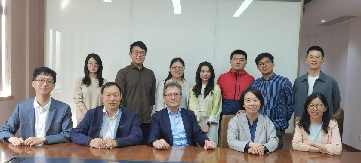 After a great forum in Fudan Univ. with 3 million audiences (including live online), the Feringa family completed the first assembly and group photo in Ben's office in ECUST. Looking forward to the next assembly more comprehensively.@FeringaLab