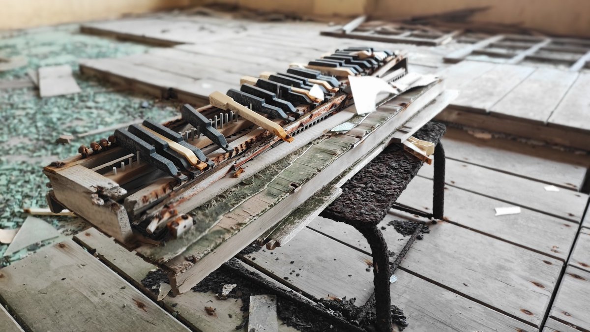 端島(軍艦島)の小中学校にある、85鍵7オクターブの珍しい鍵盤数のオルガン

 #世界遺産  #長崎  #軍艦島コンシェルジュ  #軍艦島デジタルミュージアム  #廃墟  #Japan  #battleshipisland  #ruins  #nagasaki  #worldheritage