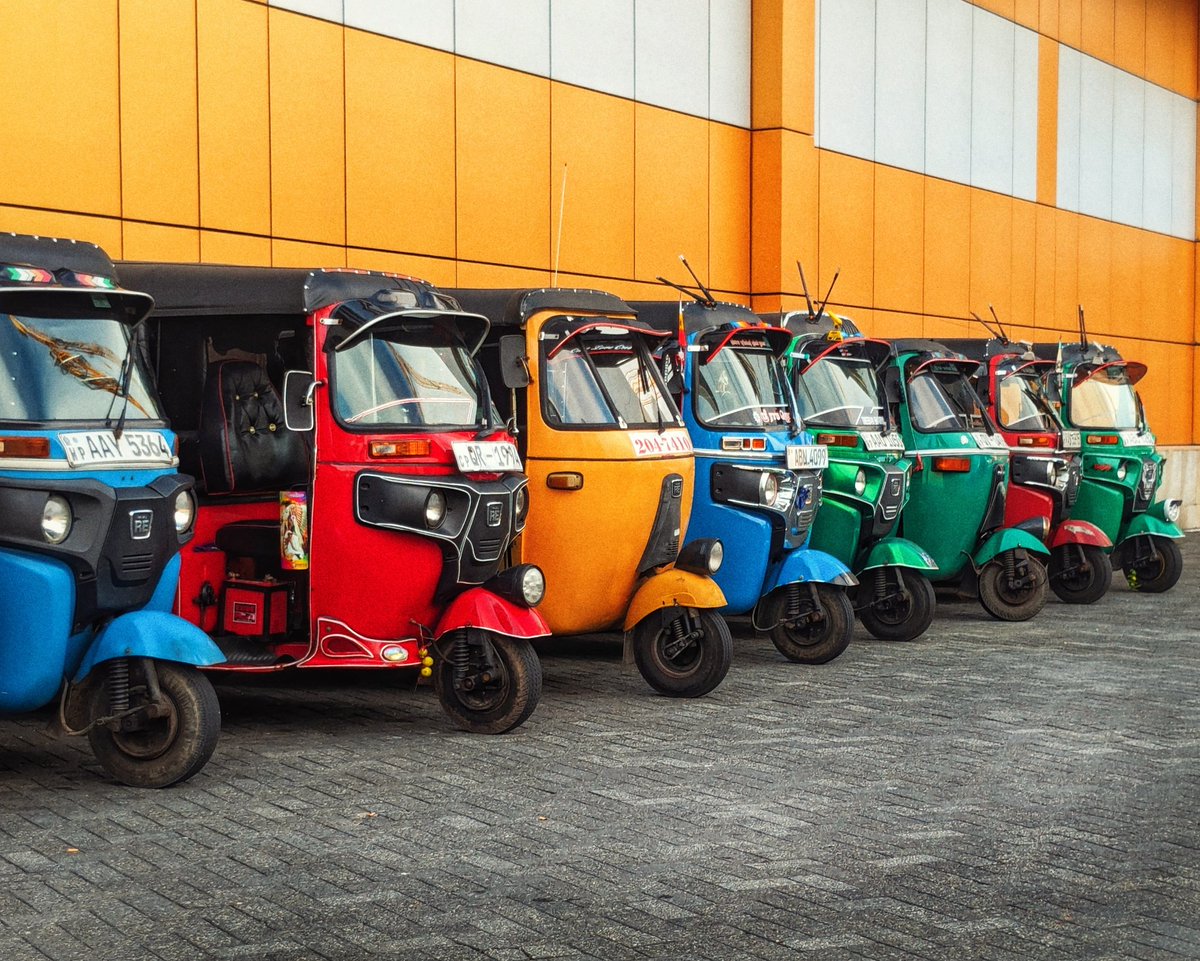 hbytwo's tweet photo. See how many patterns you can spot here?
#SriLanka #colombo #colombostreetstyle #tuktuk
@madebygoogle https://t.co/PD6lhrRC1b