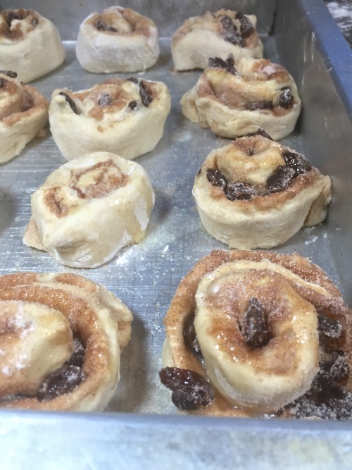 Talk about a flashback to school cafeterias serving these every morning. Why would anyone put raisins in cinnamon rolls?