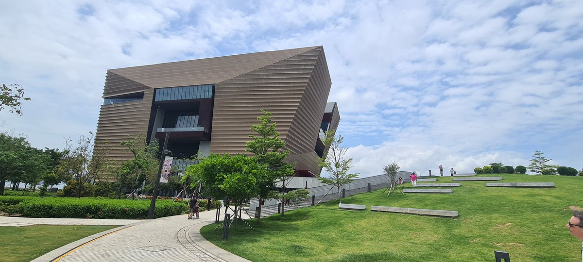 School of Museum Studies (@leicsmusstud) on Twitter photo Our faculty <a href="/rossparry/">Ross Parry</a> & <a href="/sarinawakefield/">Dr Sarina Wakefield</a> are looking forward to the start of our annual Hong Kong Study Week tomorrow #museumstudies #Hongkong #hkuspace Our faculty <a href="/rossparry/">Ross Parry</a> & <a href="/sarinawakefield/">Dr Sarina Wakefield</a> are looking forward to the start of our annual Hong Kong Study Week tomorrow #museumstudies #Hongkong #hkuspace