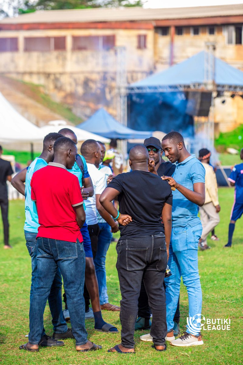 Chaps from H/M house plotting how to get two eggs and a piece of meat each on a Sunday meal 😂

What’s your best Sunday memory at the hill? 

#ButikiLeagueS04