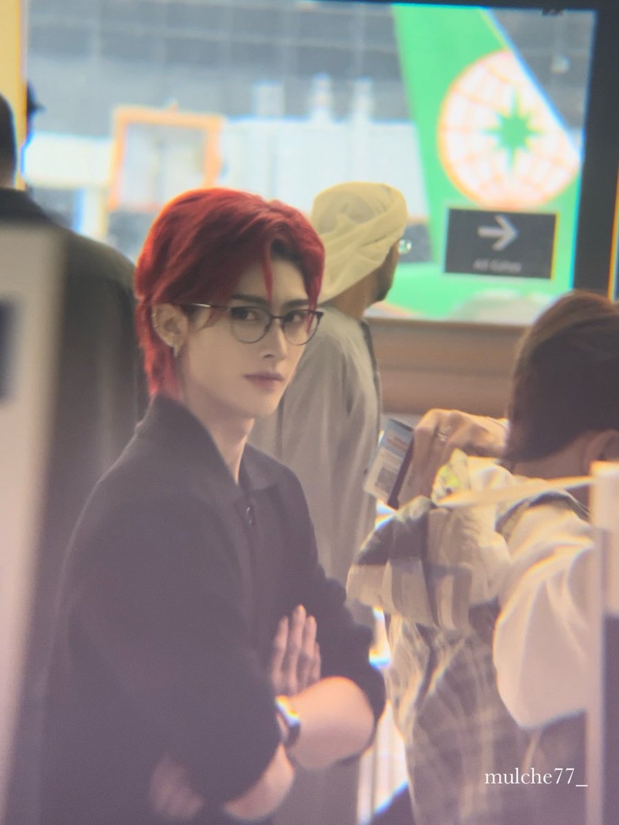 dd__0520's tweet photo. 오늘 리키 안경썻더니 왤케 똑부러지게생김 ?? https://t.co/2QEQf7gVZu