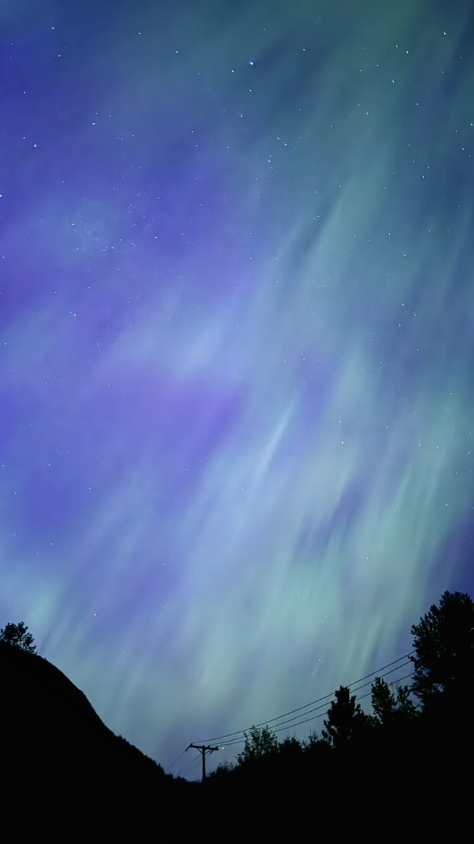 New cell phone #aurora #background just dropped… feel free to use it for personal use, just ask for a follow!!
(No unauthorized commercial use)

#ShareYourWeather #AuroraBorealis #NorthernLights #ShotOniPhone